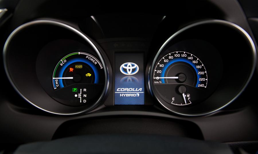 Панель приборов Toyota Corolla Hybrid 2016 года  (AU) (фото 18 из 19)